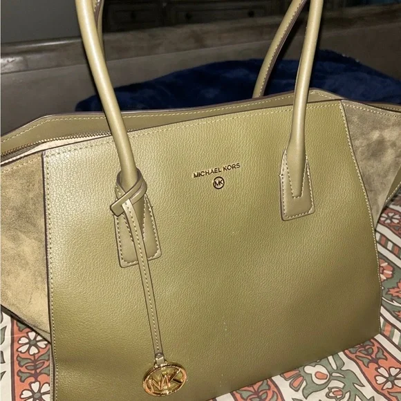 Michael Kors Avril Extra Large Leather - Picture 2 of 2
